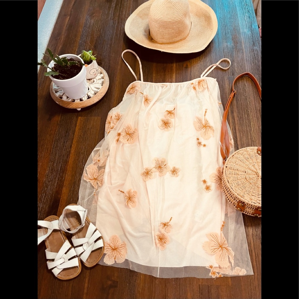 New with tags Tobi high low dress in light peach